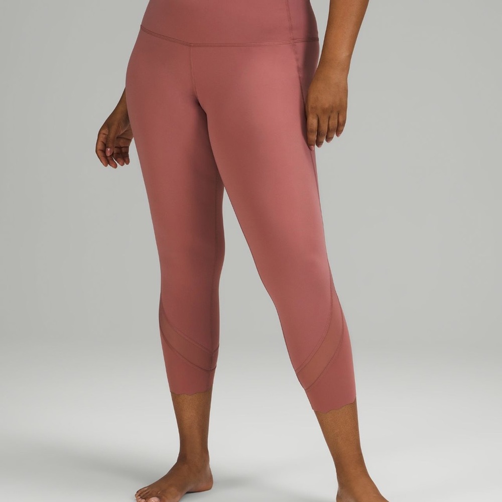 Wonder Under Scalloped Hem High Rise Cropped 23’ Lululemon Leggings